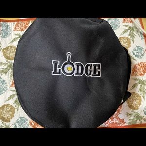 Lodge brand cast iron Dutch oven insulated carrier NWOT